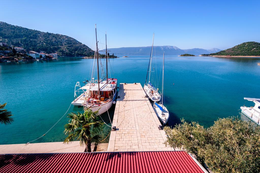 Apartments Galeb Blace Exterior photo